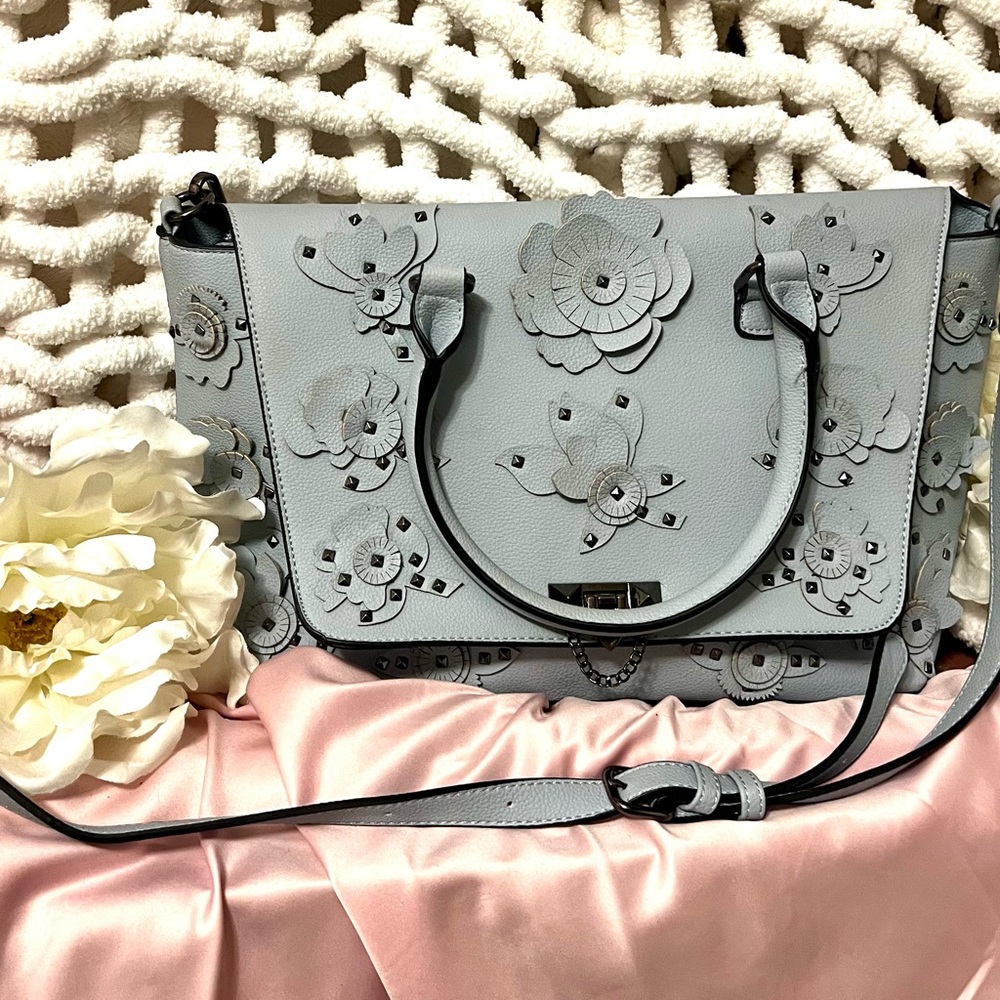 Adorable baby blue, floral bag. Perfect for spring.